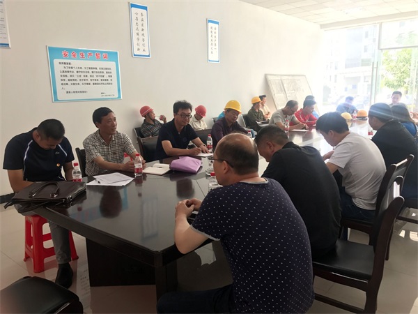 与会人员认真接受安全培训教育.jpg
